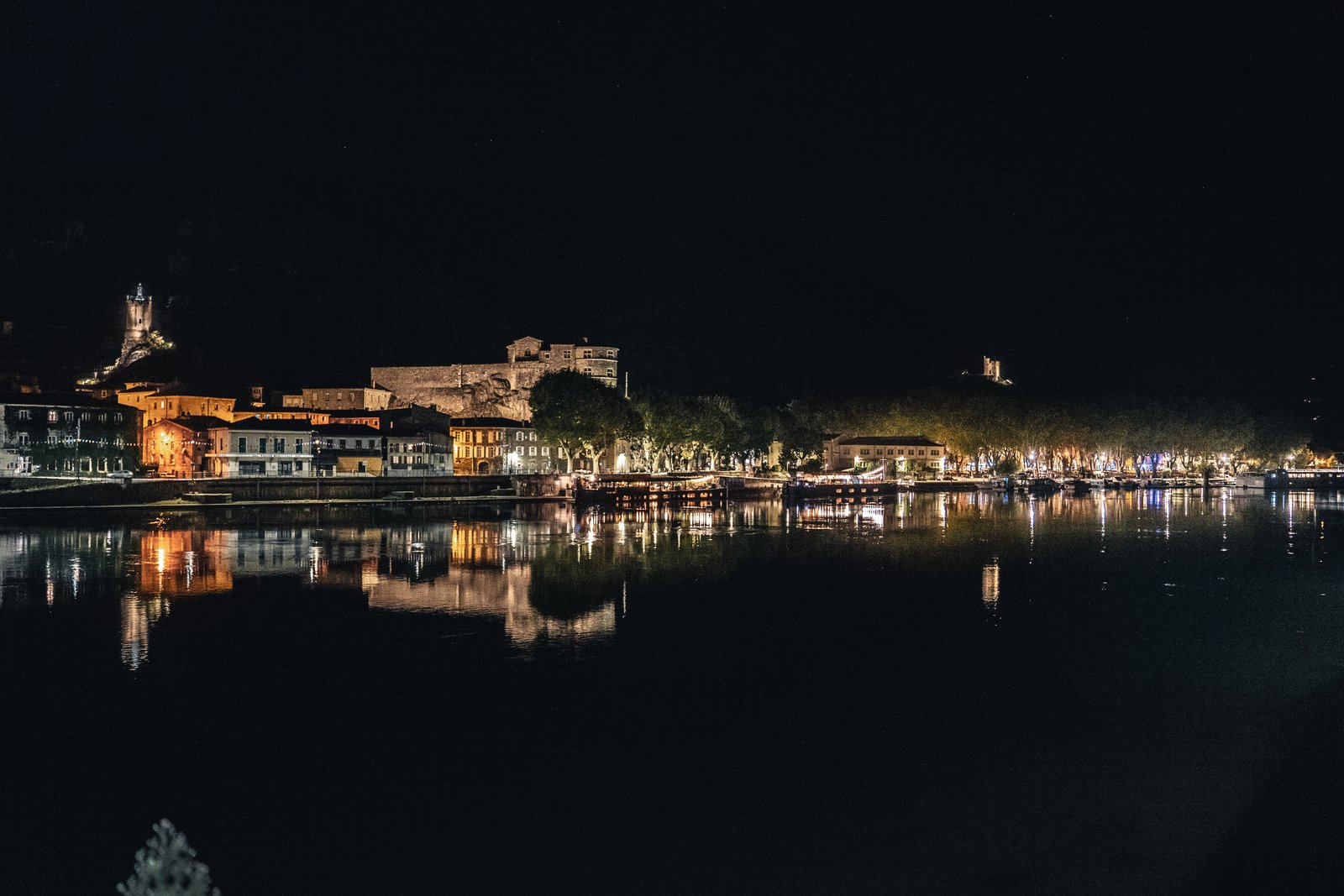 Tournon-sur-Rhône la nuit : ambiance nocturne pour une séance photo originale